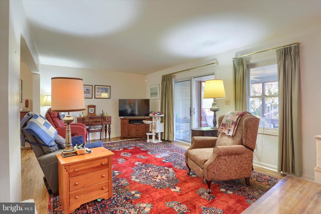 1402 RED MAPLE COURT