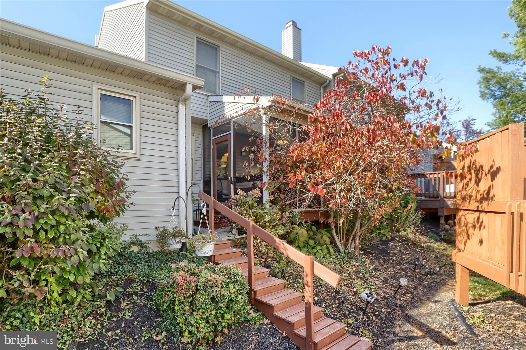 1402 RED MAPLE COURT