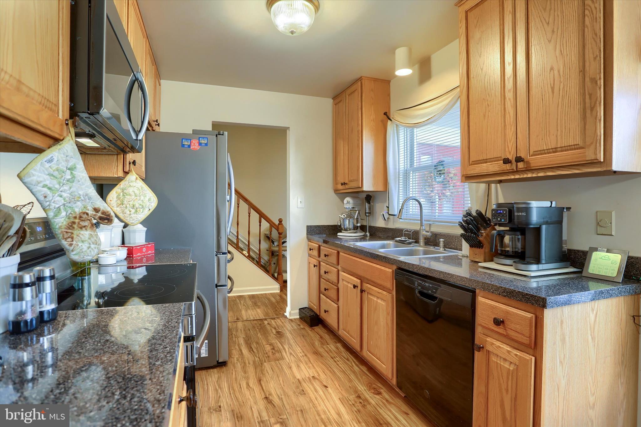 1402 RED MAPLE COURT