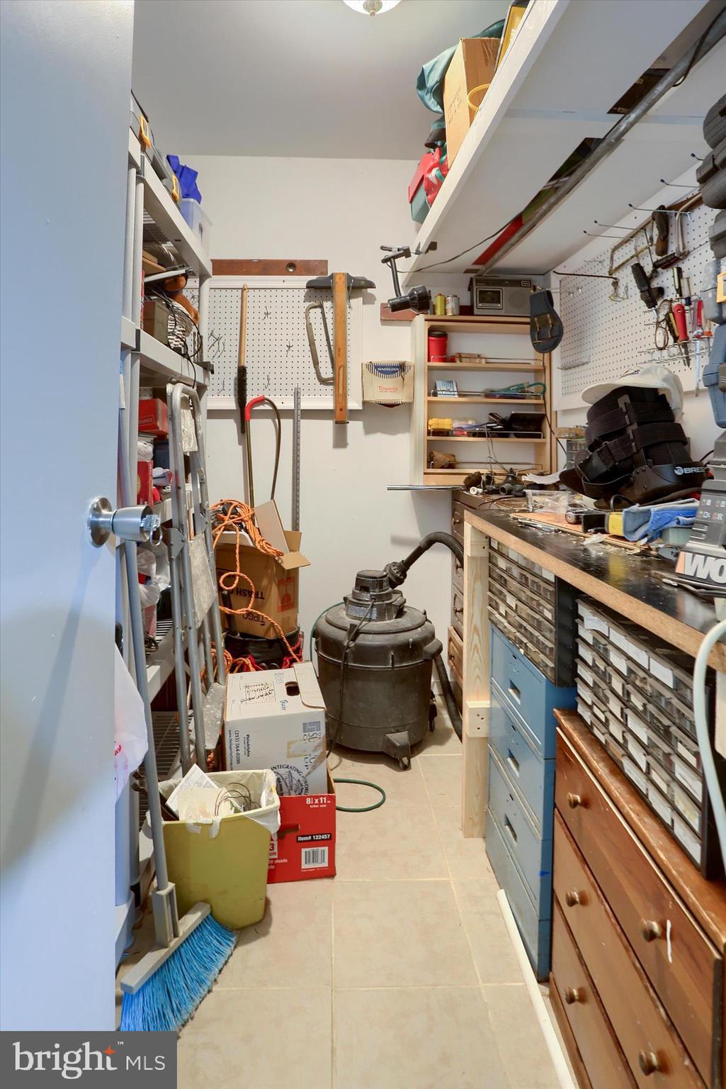 1402 RED MAPLE COURT