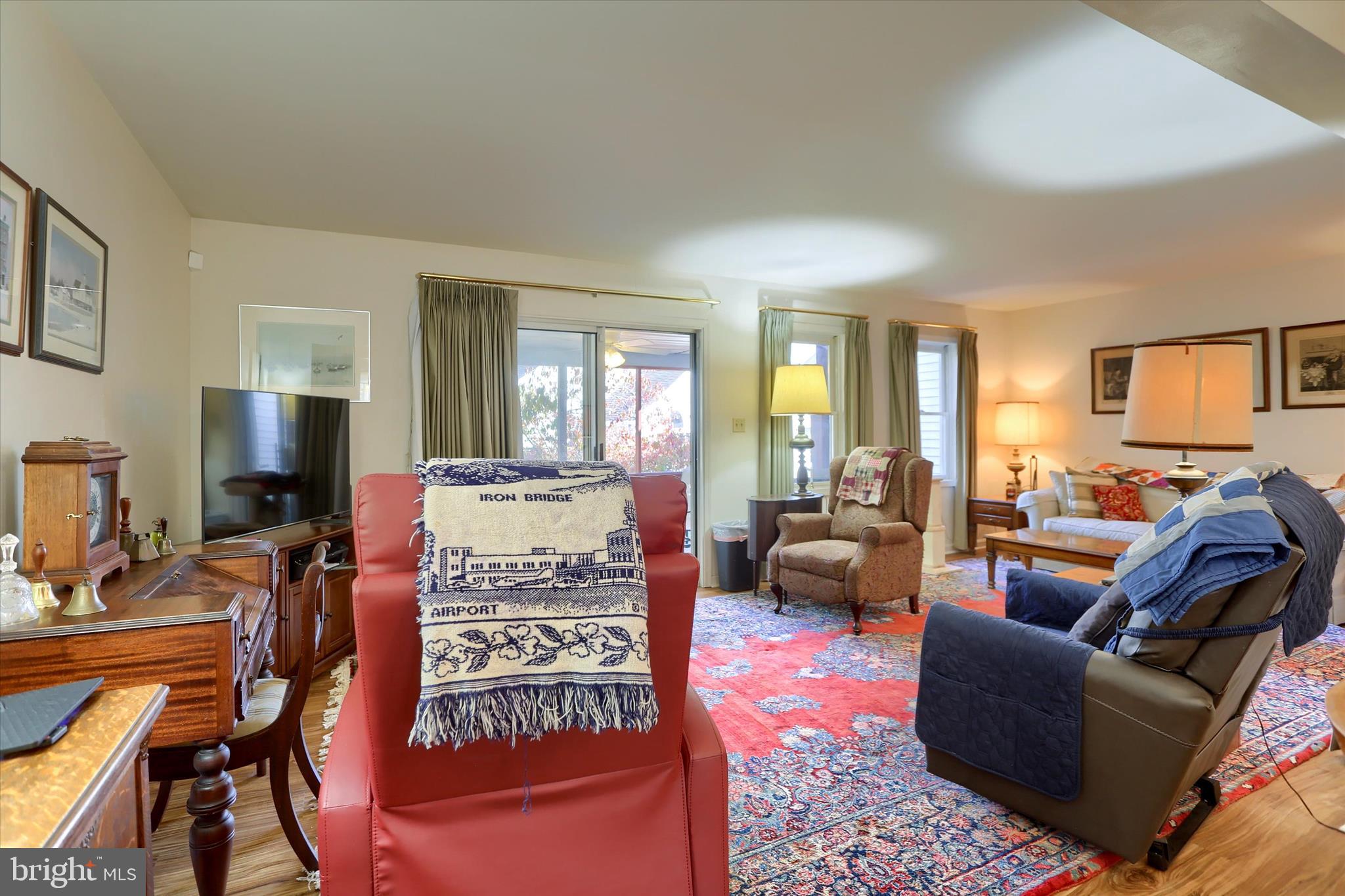 1402 RED MAPLE COURT