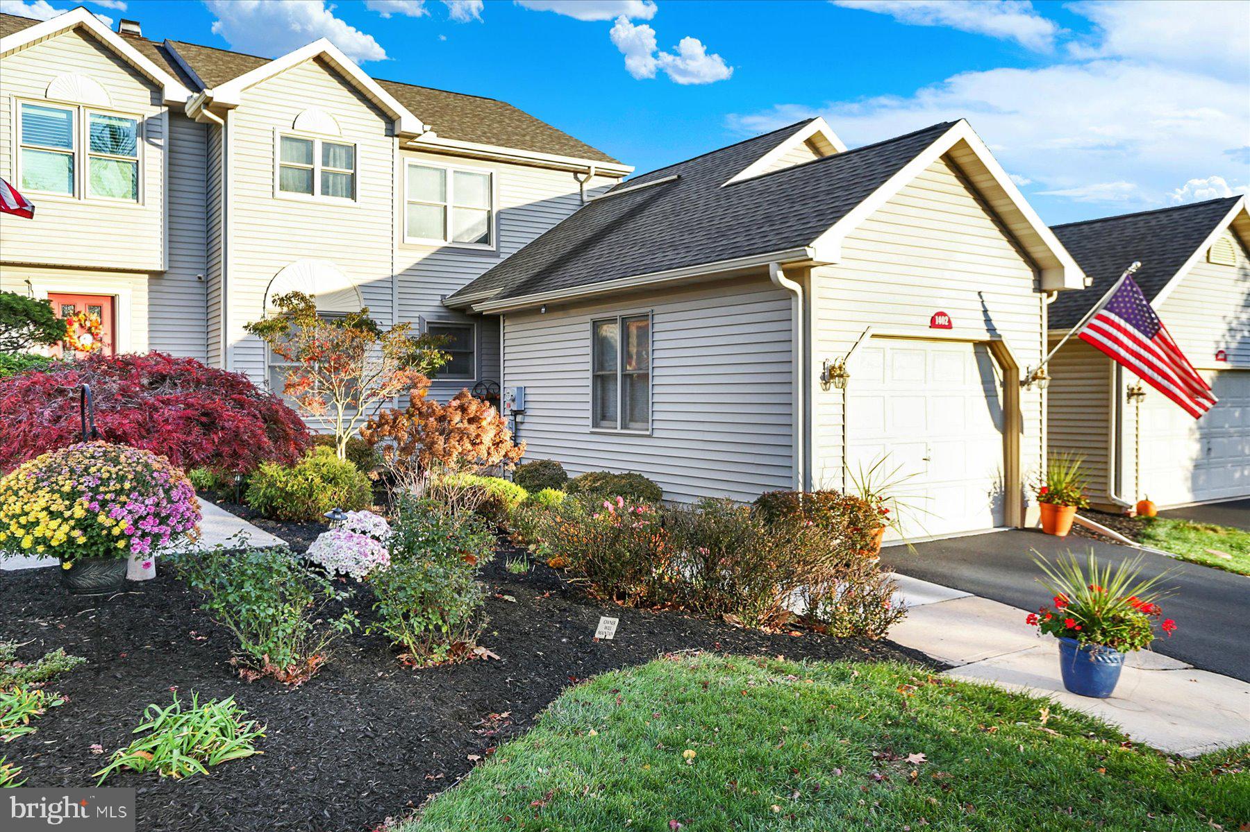 1402 RED MAPLE COURT