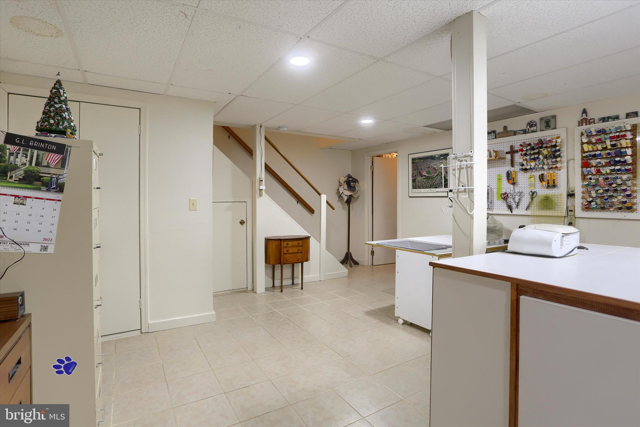 1402 RED MAPLE COURT