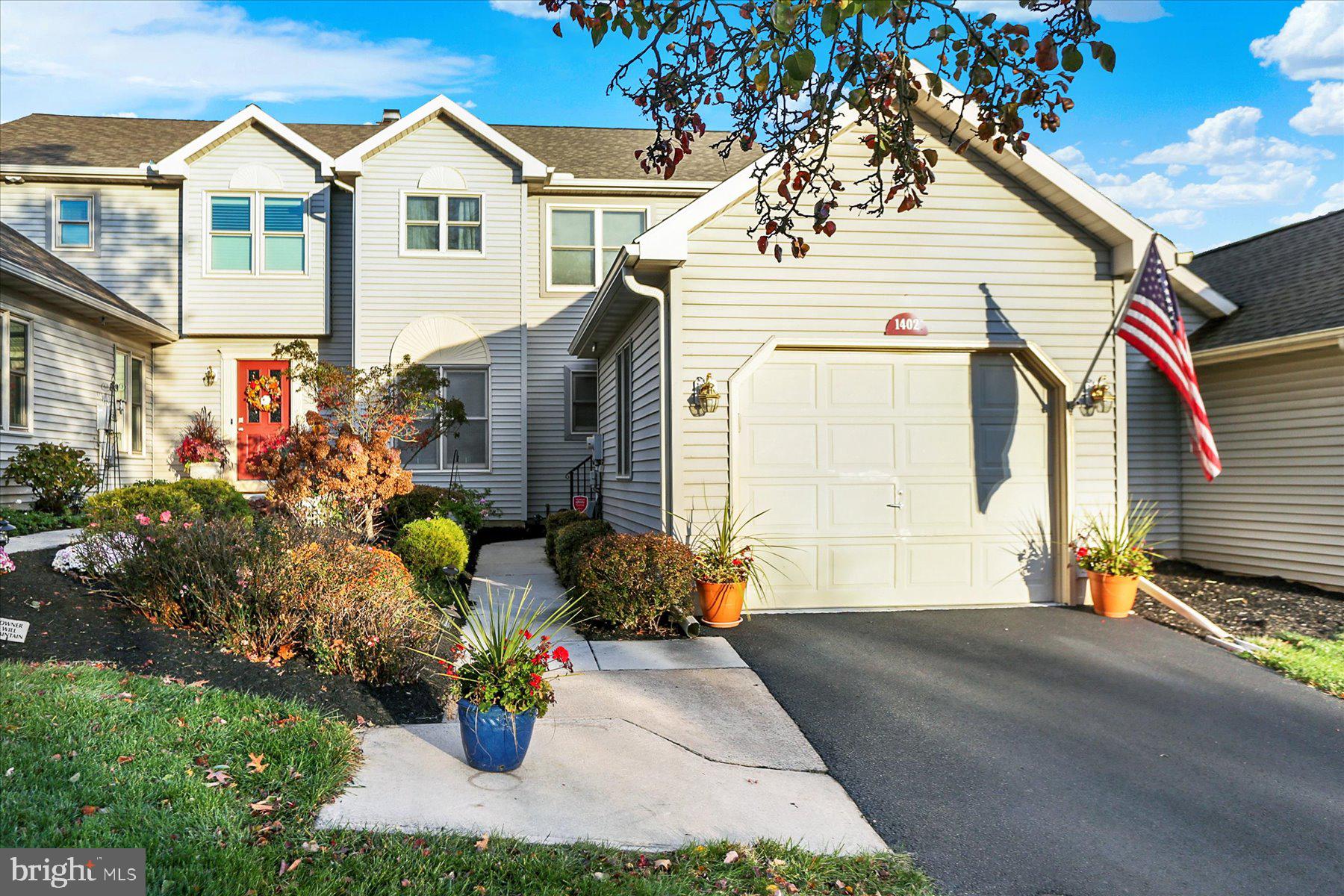 1402 RED MAPLE COURT