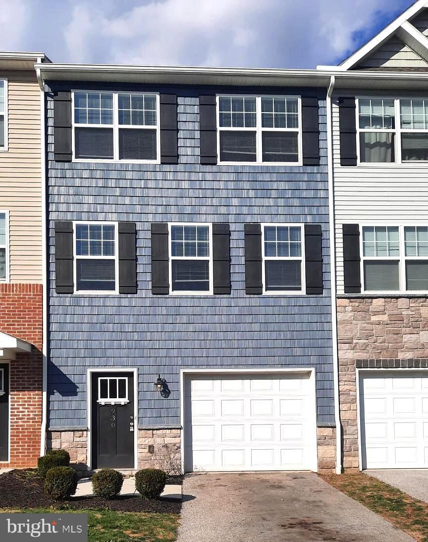 930 ADMIRALS QUAY DRIVE