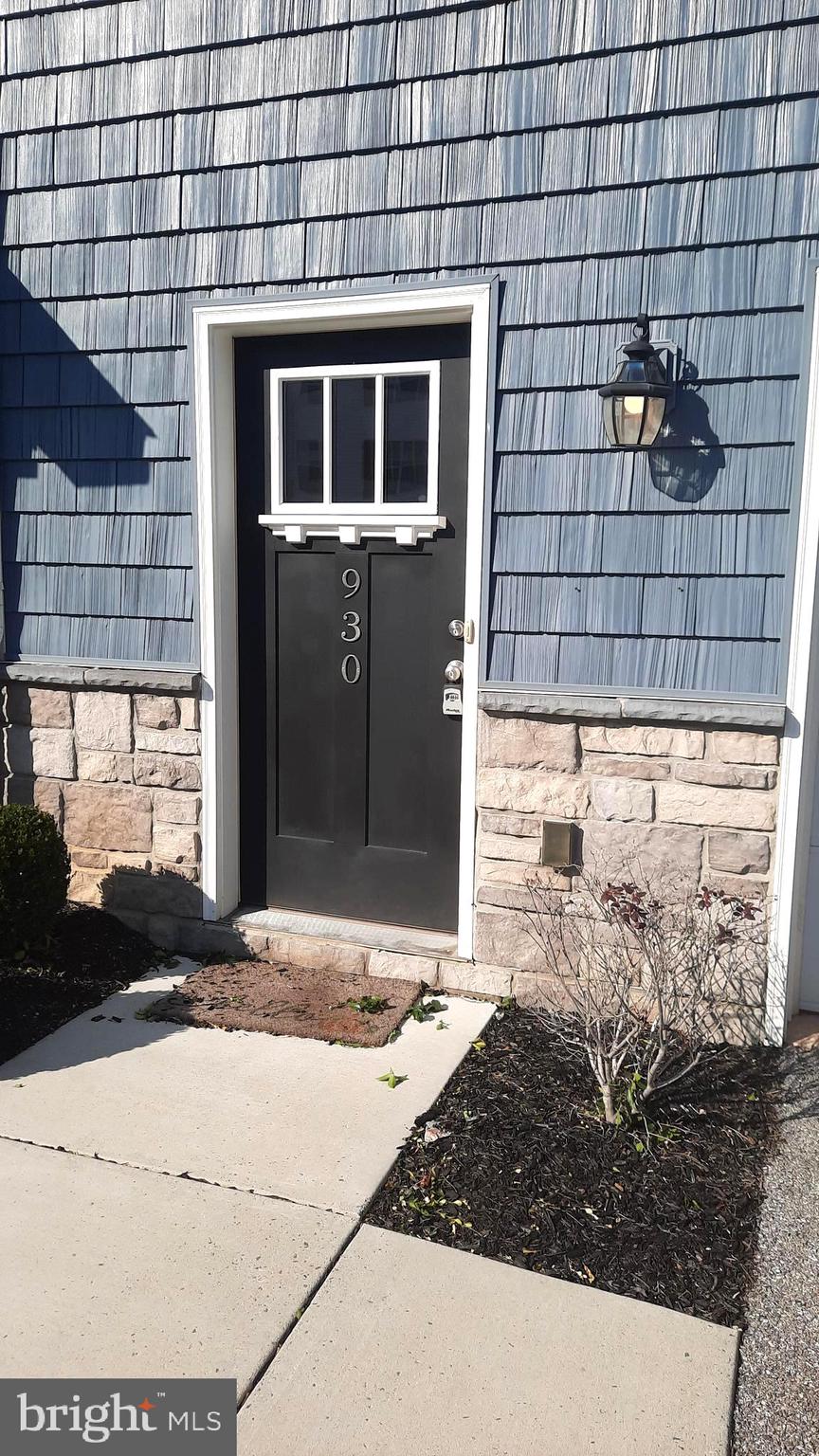 930 ADMIRALS QUAY DRIVE