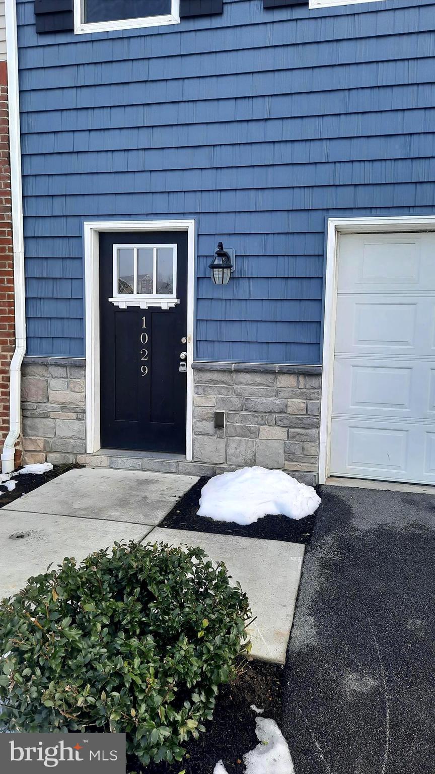 1029 ADMIRALS QUAY DRIVE