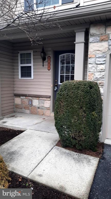303 ANTILLES COURT