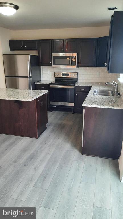 936 ADMIRALS QUAY DRIVE