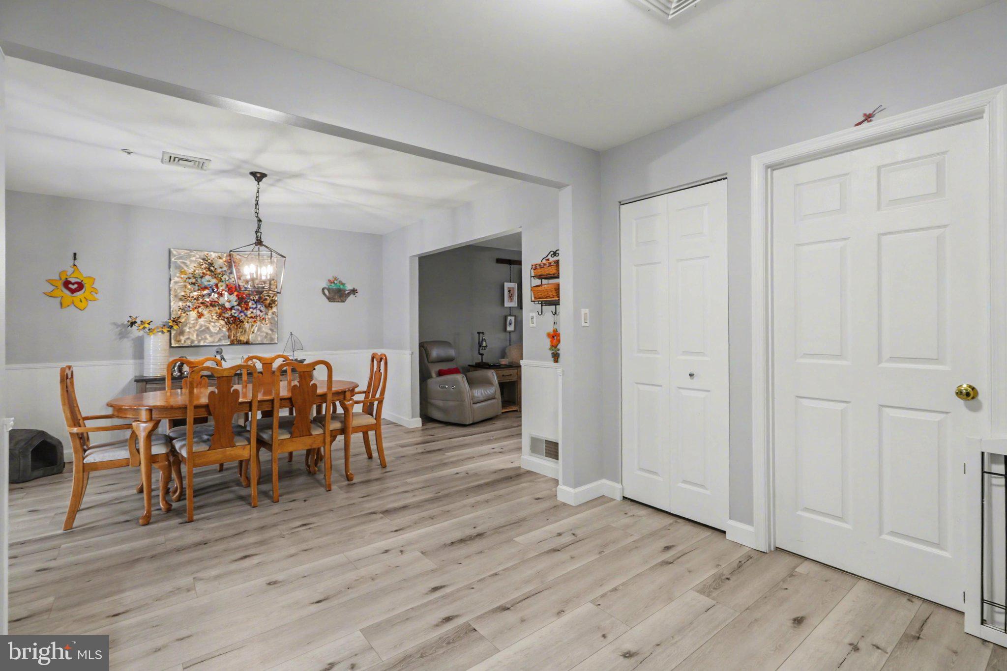 6 WESTWOOD COURT