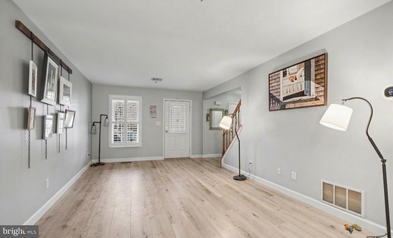 6 WESTWOOD COURT