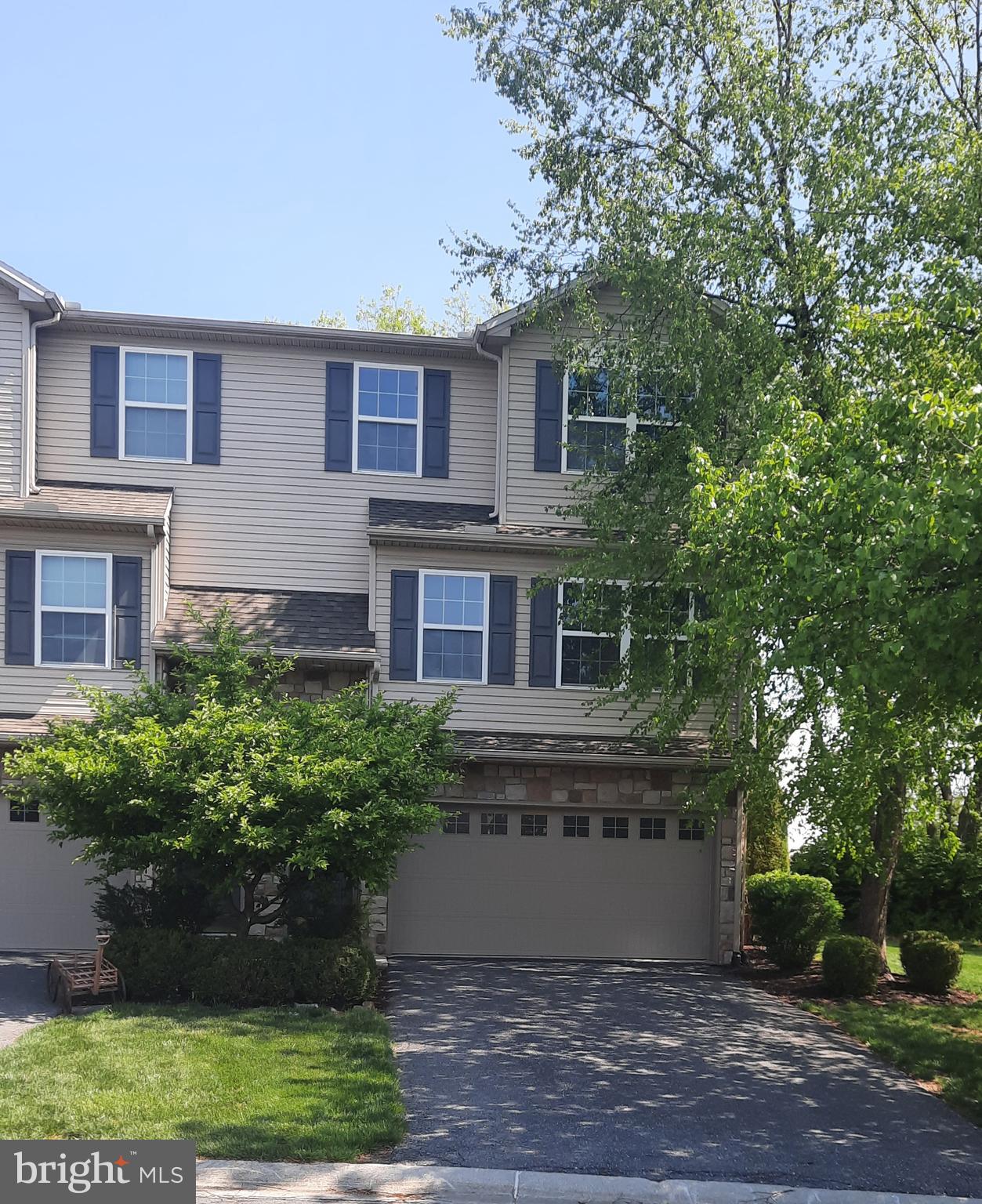 325 ANTILLES COURT