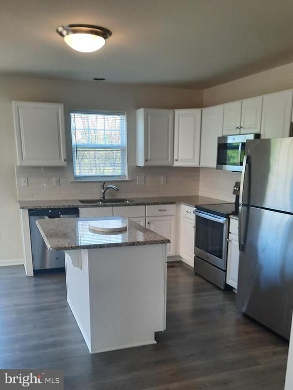 829 ADMIRALS QUAY DRIVE
