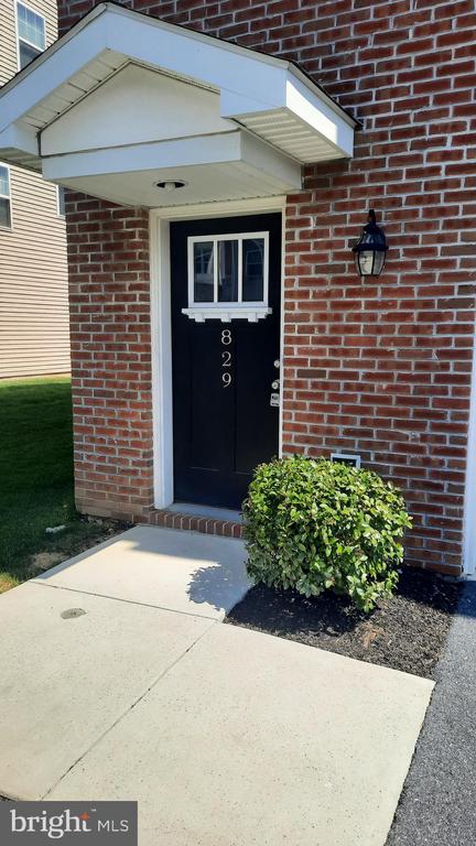 829 ADMIRALS QUAY DRIVE