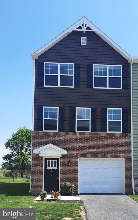 829 ADMIRALS QUAY DRIVE