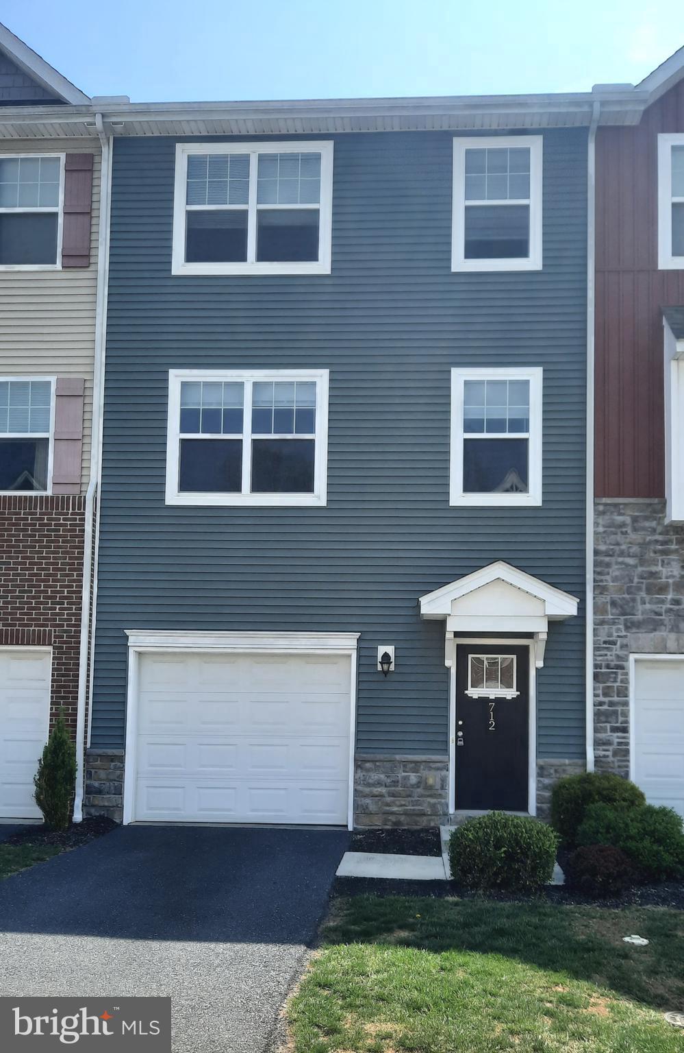 712 ADMIRALS QUAY DRIVE