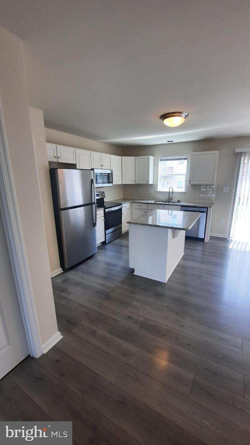 1039 ADMIRALS QUAY DRIVE