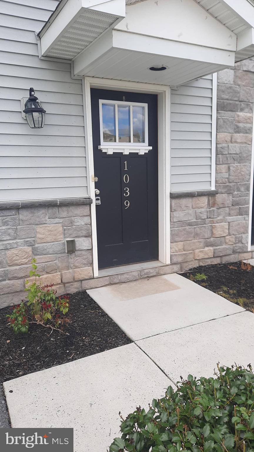 1039 ADMIRALS QUAY DRIVE
