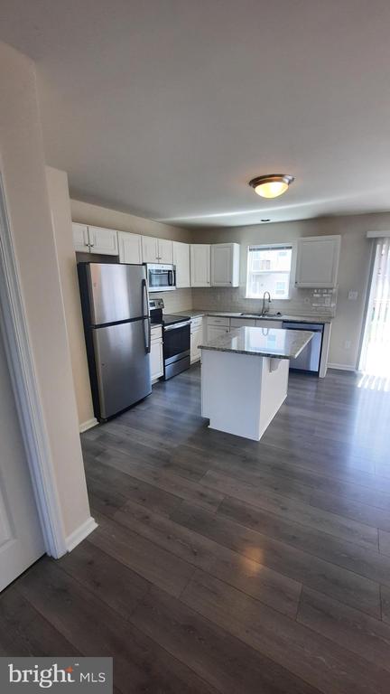 1039 ADMIRALS QUAY DRIVE