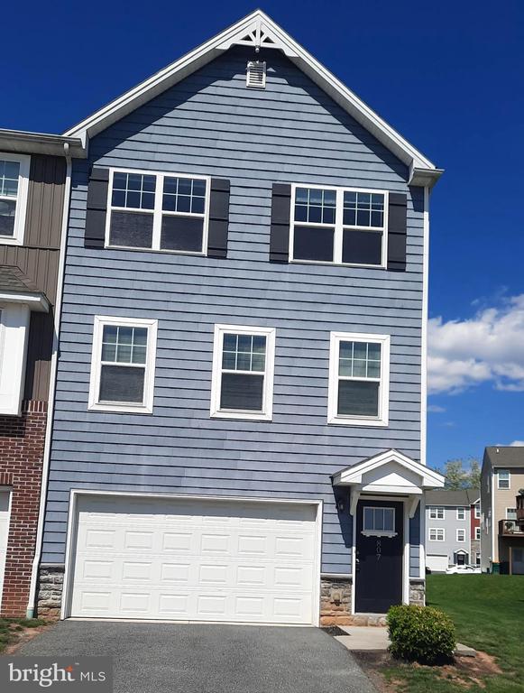 807 SCHOONER LANE