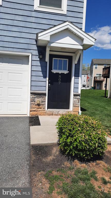807 SCHOONER LANE