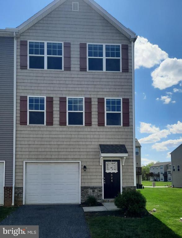 824 ADMIRALS QUAY DRIVE