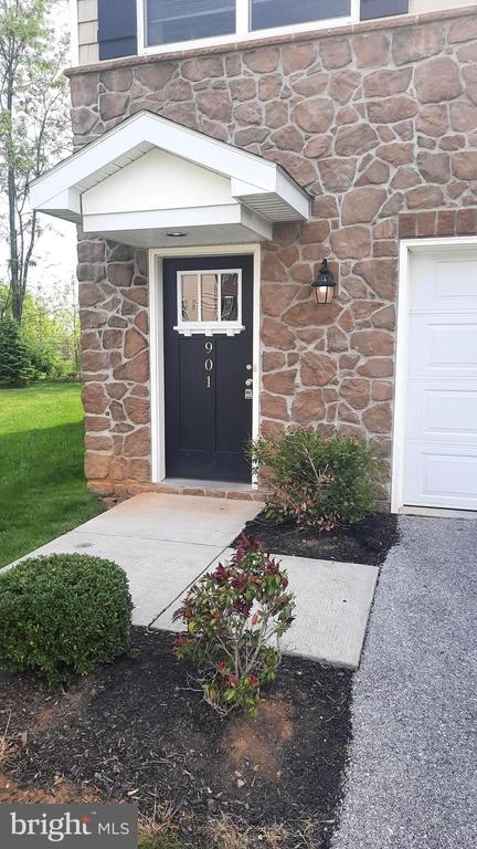 901 ADMIRALS QUAY DRIVE