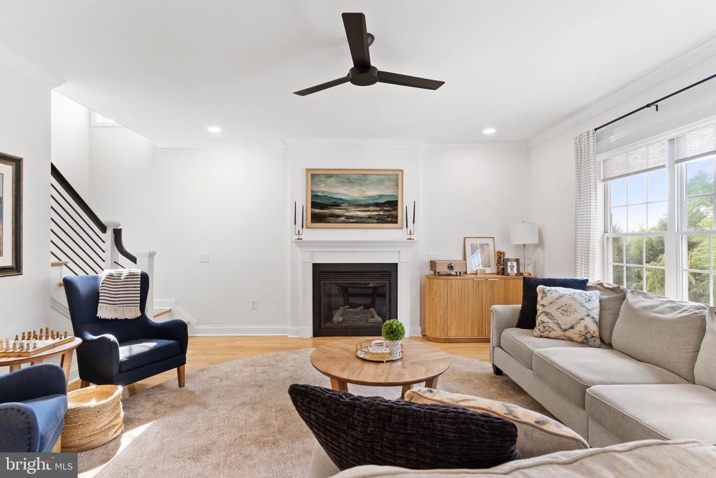2315 DEWEY LANE