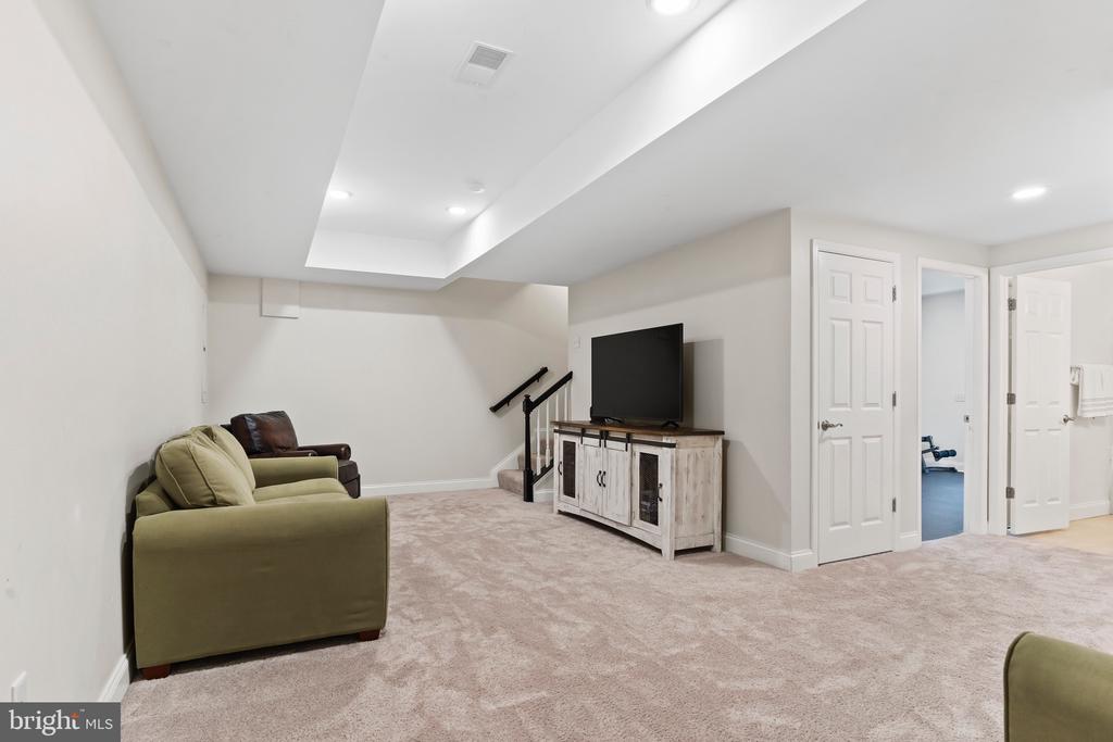 2315 DEWEY LANE