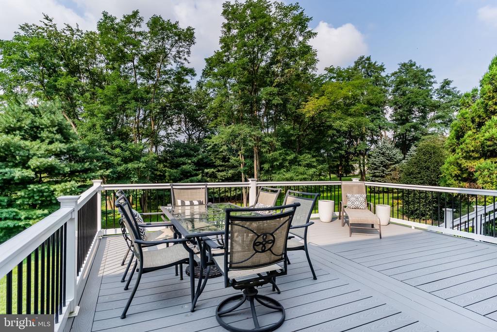 2315 DEWEY LANE