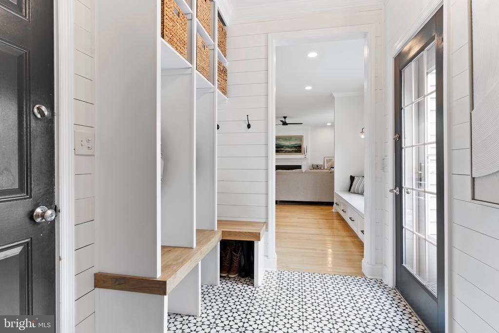 2315 DEWEY LANE