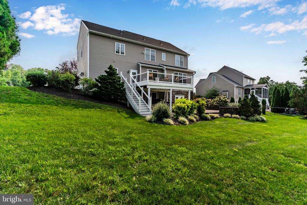 2315 DEWEY LANE