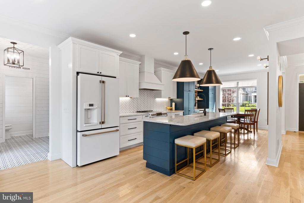 2315 DEWEY LANE