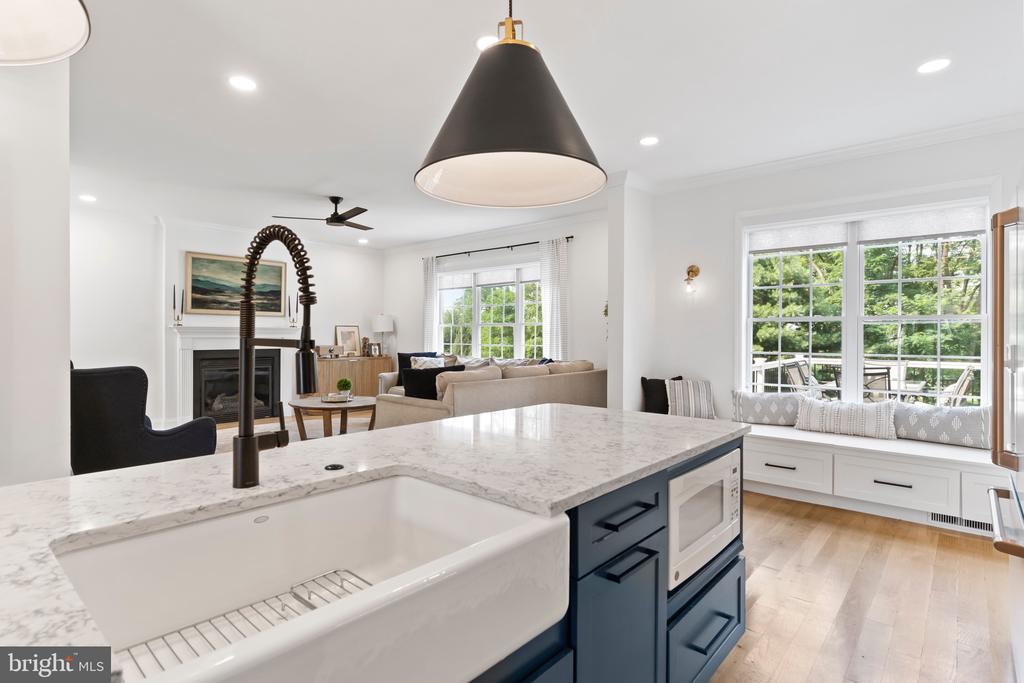 2315 DEWEY LANE