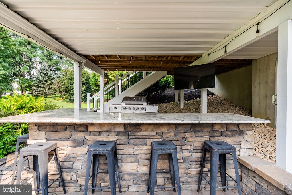 2315 DEWEY LANE