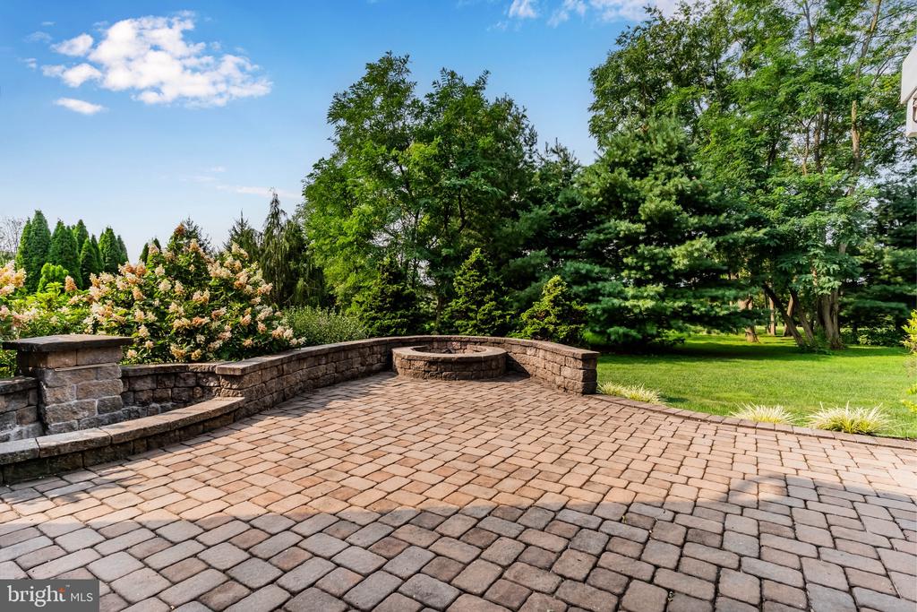2315 DEWEY LANE