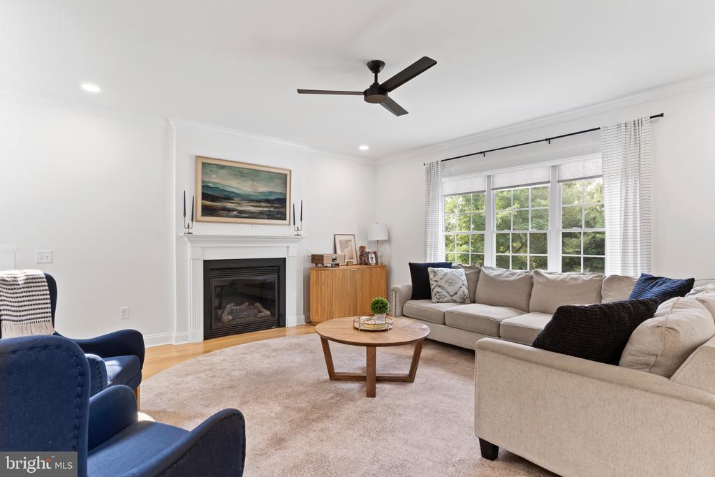 2315 DEWEY LANE