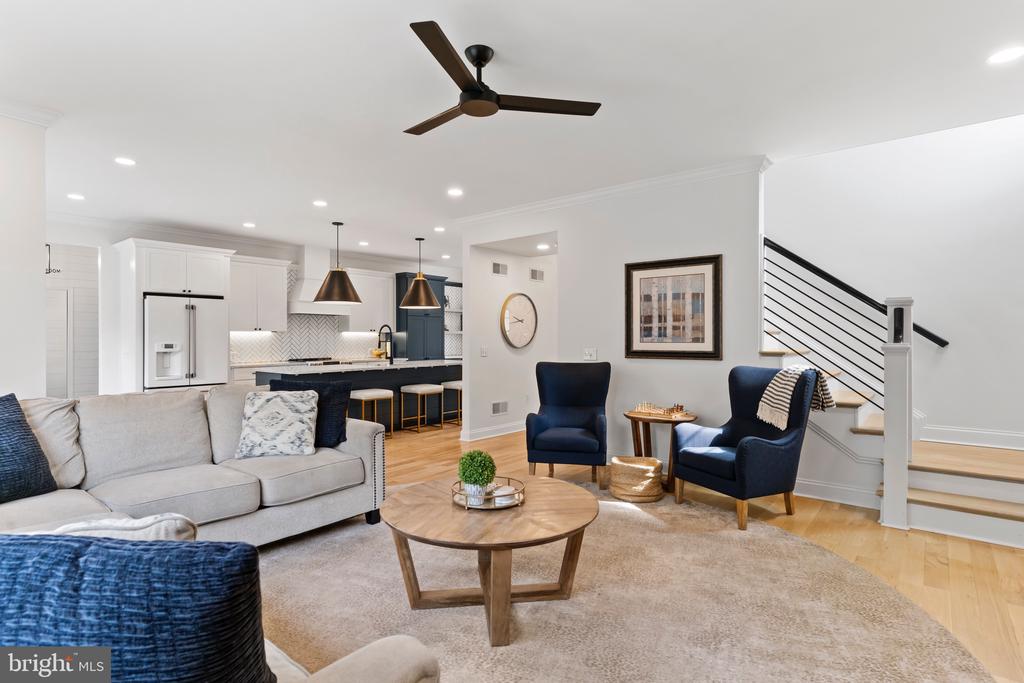 2315 DEWEY LANE