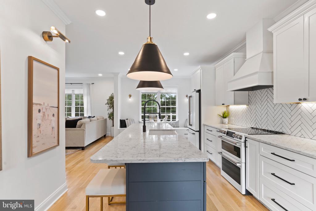 2315 DEWEY LANE