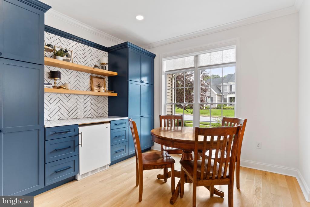 2315 DEWEY LANE
