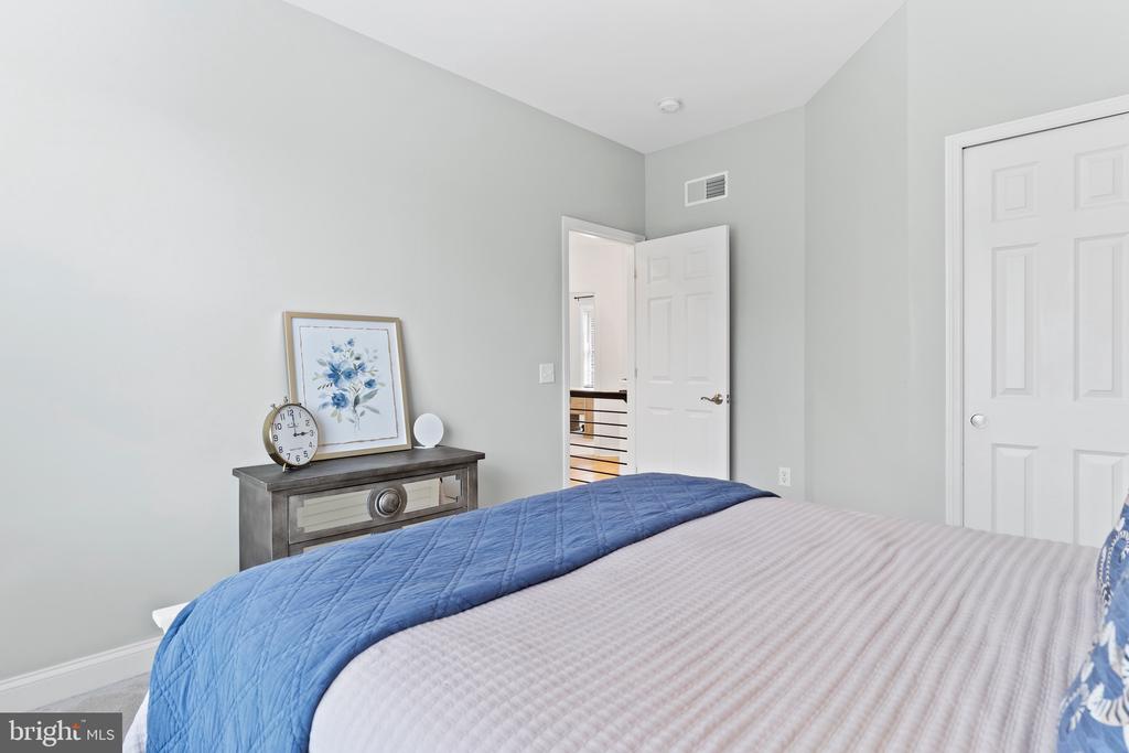2315 DEWEY LANE