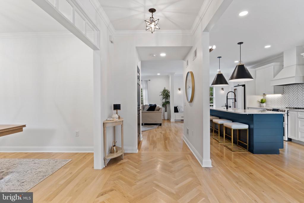 2315 DEWEY LANE