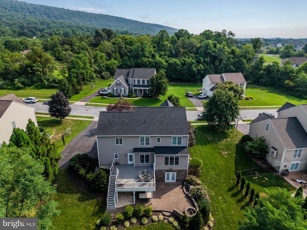 2315 DEWEY LANE