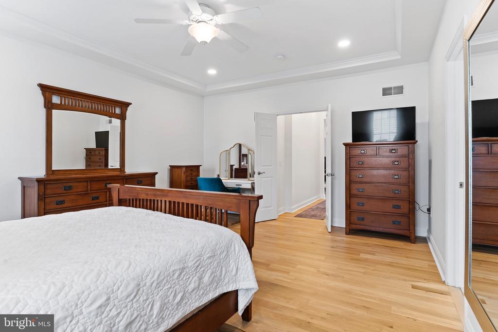 2315 DEWEY LANE
