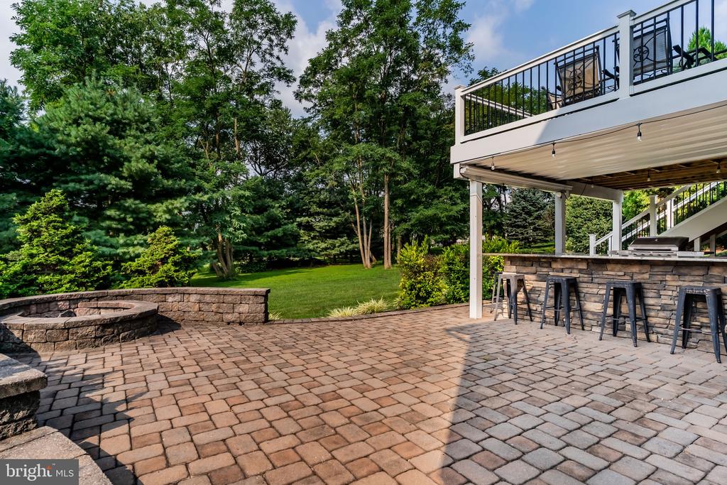 2315 DEWEY LANE