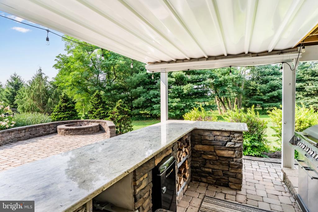 2315 DEWEY LANE