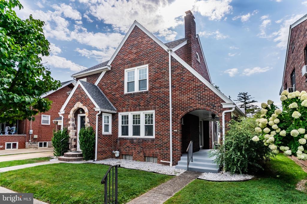 282 WALTON STREET