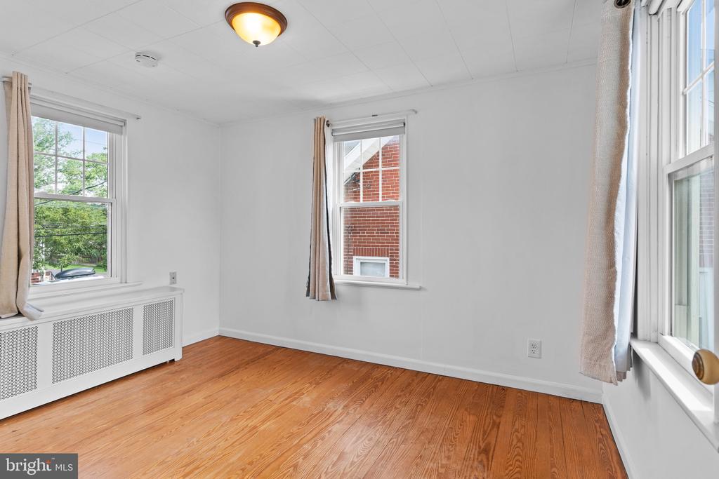 282 WALTON STREET