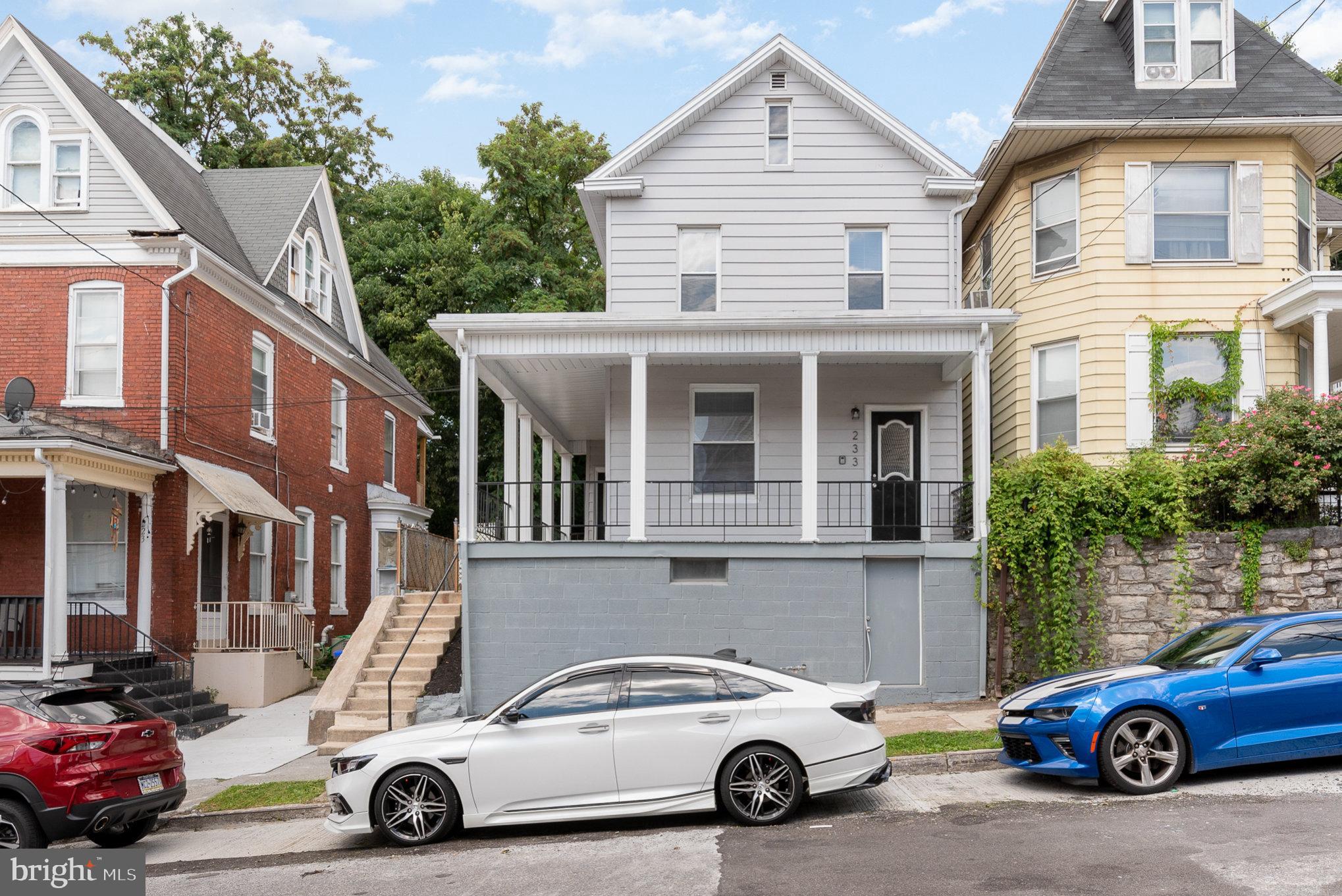 233 Pine St