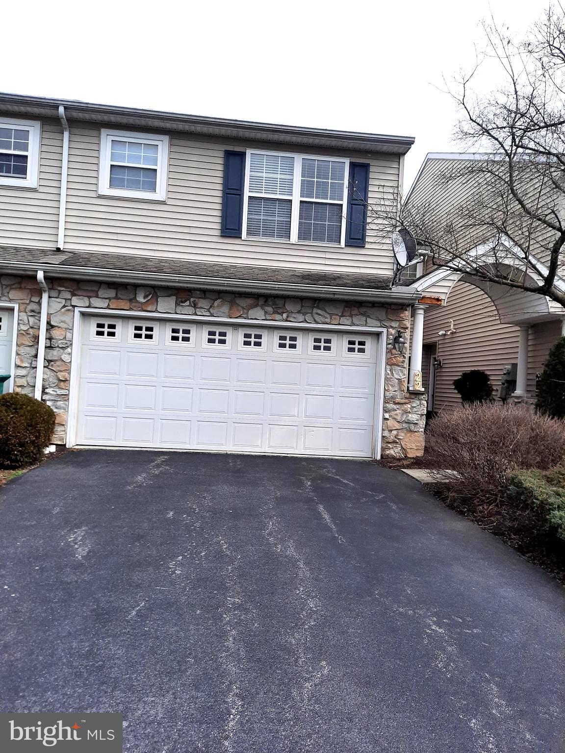 22 Carousel Cir